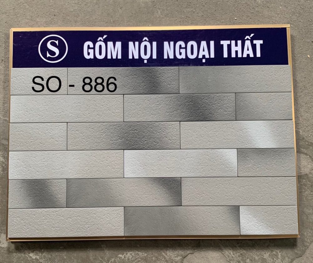 Gạch gốm mosaic trang trí là một trong những sự lựa chọn tốt và ưa chuộng bậc nhất hiện nay. So với nhiều dòng sản phẩm ốp lát cùng loại thì sản phẩm có được những ưu điểm nổi bật của riêng mình có thể thuyết phục được người sử dụng: ➢ Bề mặt sáng bóng, màu sắc đa dạng tự nhiên, kiểu dáng phong phú hiện đại ➢ Khả năng chịu nhiệt, chịu nước, chịu lực cực tốt. Độ cứng cao, bền màu trong thời gian dài ➢ Chống bám bụi bẩn, không trơn trượt, không bị ăn mòn bởi hóa chất, dễ dàng thay mới hay vệ sinh ➢ Nhiều kiểu dáng mẫu mã khác nhau, phong cách thời thượng hấp dẫn hơn các mẫu cùng loại khác